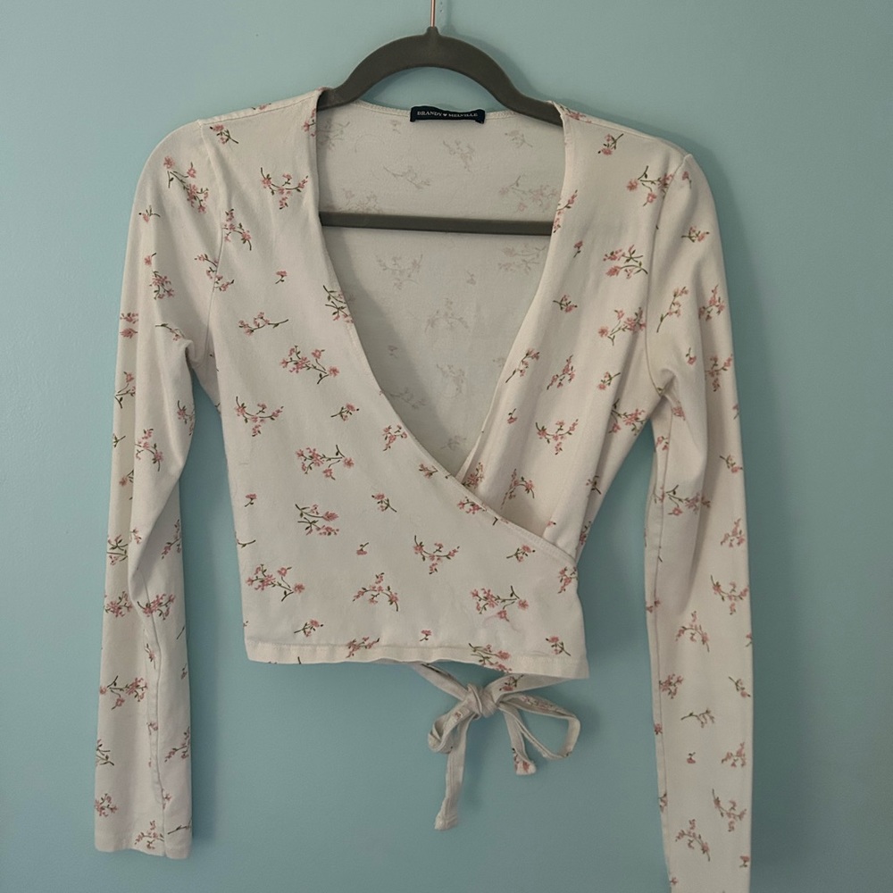 BRANDY MELVILLE tie white and pink top